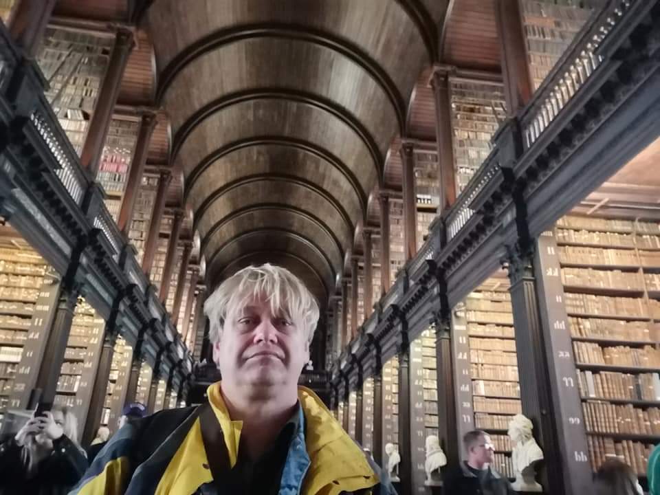 Trinity College Dublin A knyvtr